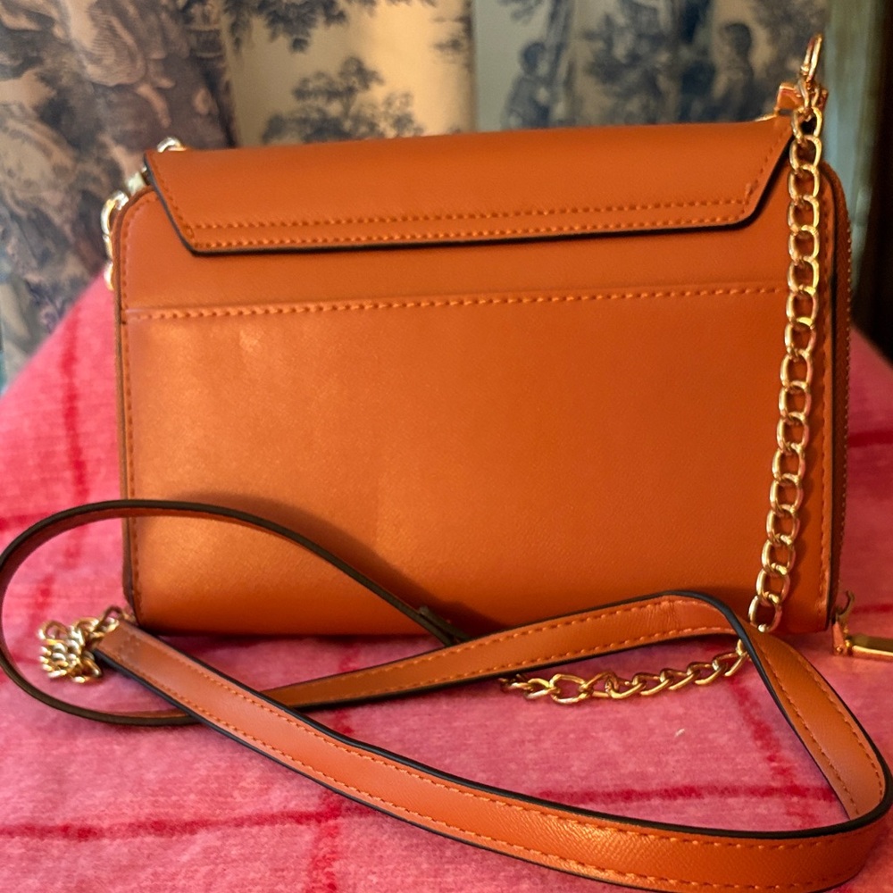 Elegant Tan Leather Shoulder Bag - Picture 7 of 10